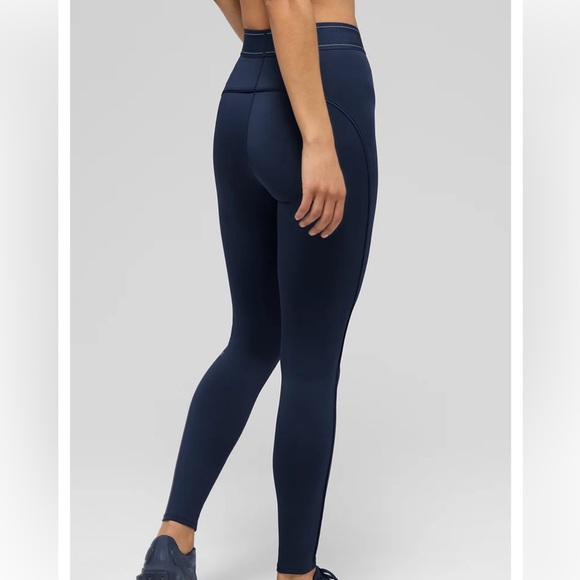 ALO Yoga - Airlift High-Waist Suit Up Legging in Navy - Size L - Picture 8 of 9